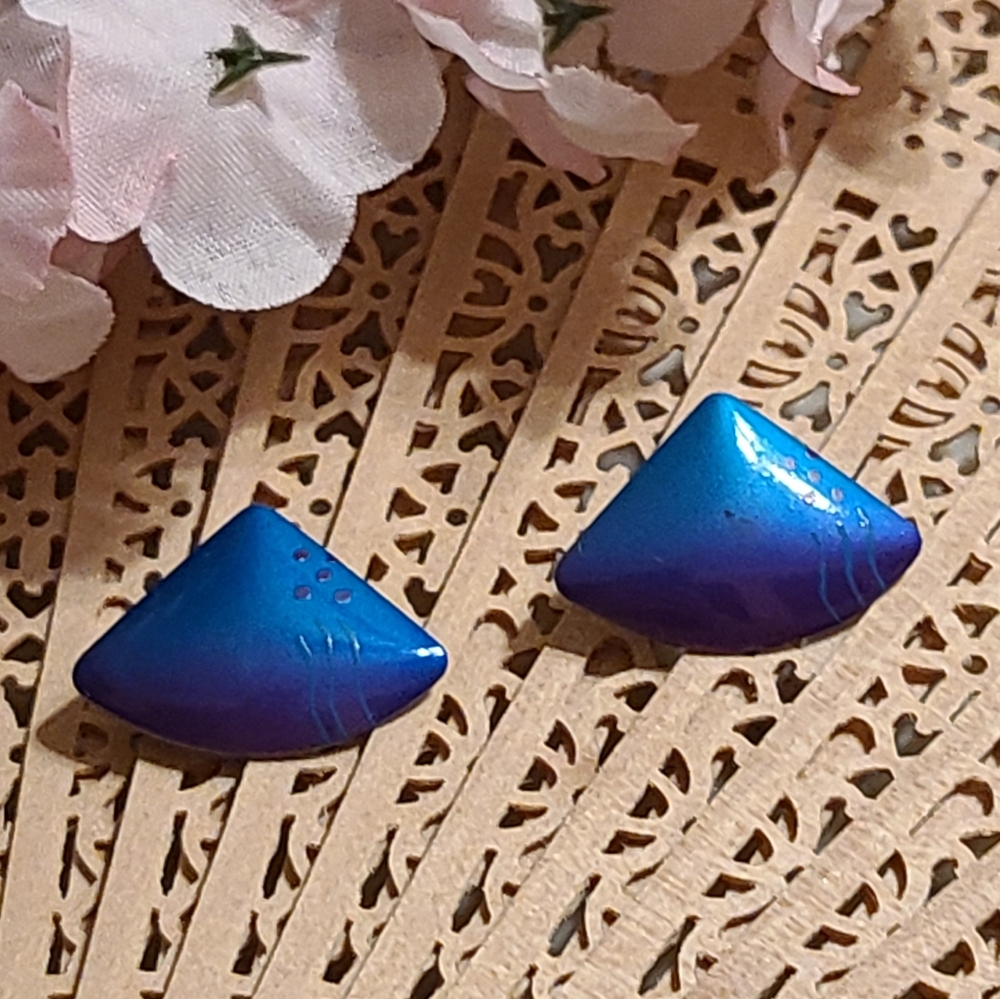 Elegant earrings for sale